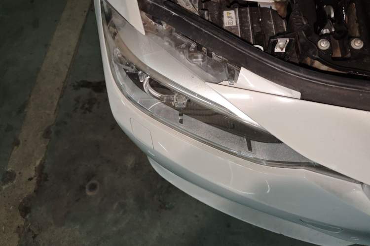 Used BMW 3 Series 2015 320i Luxury Line Stylish Edition Right Front Headlight