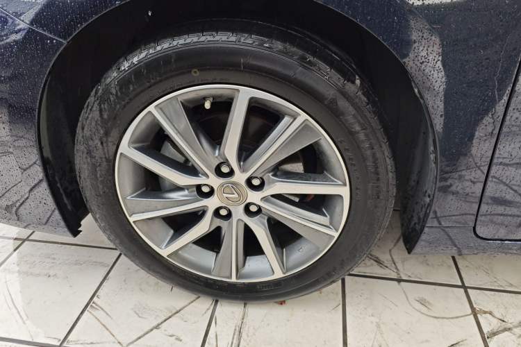 Used Lexus ES 2015 300h Comfort Edition
