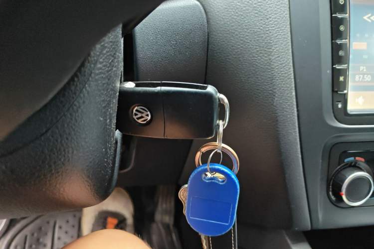 Used Volkswagen Sagitar 2012 1.6L Automatic Comfort Edition Vehicle Key