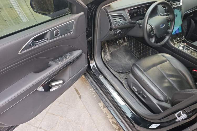 Used Ford Taurus 2019 EcoBoost 245 Premium Edition Driver Seat