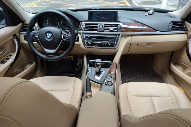 Used BMW 3 Series 2013 328Li Luxury Design Package Center Console