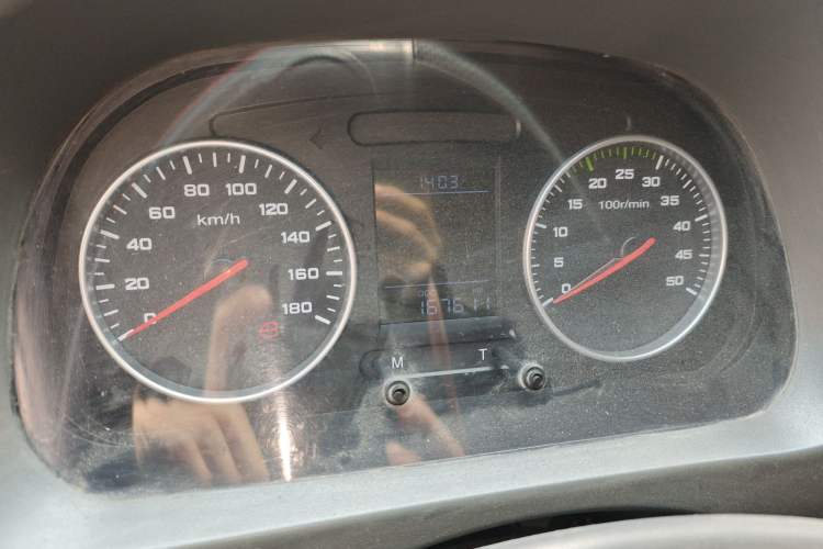 Used Iveco Daily 2017 2.5T A35 Low-Roof 5-7 Seater Passenger Van 47Z5 Odometer Close Up