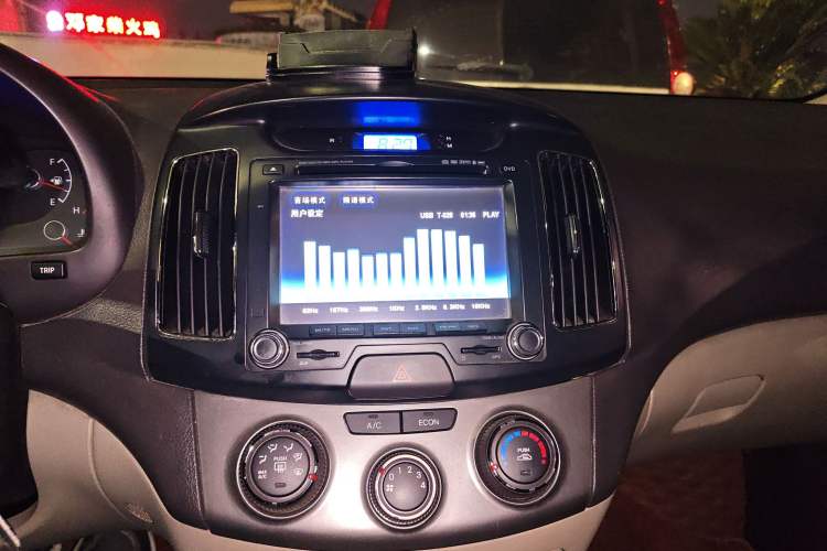 Used Hyundai Celesta 2011 1.6L Manual Top Trim Audio And AC Panel