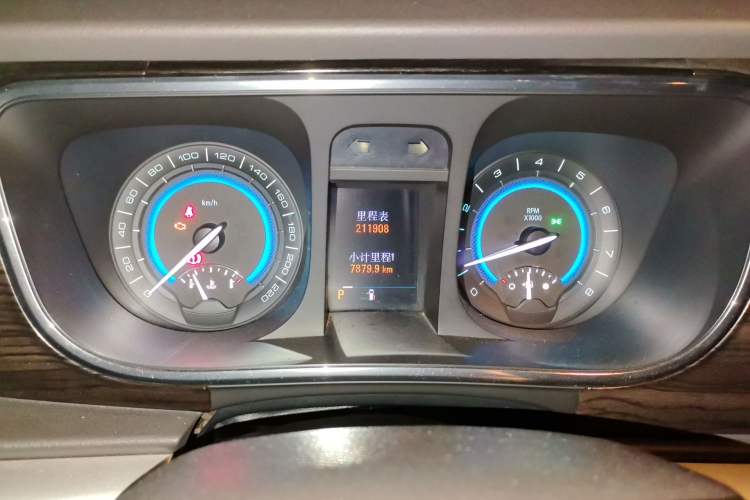 Used Buick GL8 2011 3.0L XT Luxury Business Flagship Edition Odometer Close Up