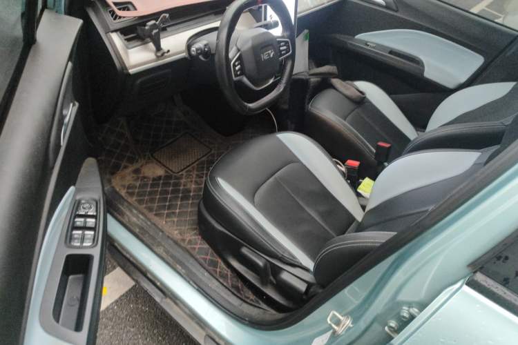 Used NETA V 2021 Long-Range Entertainment Edition Driver Seat