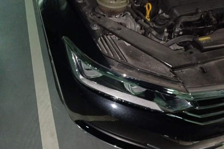 Used Volkswagen Magotan 2018 330TSI DSG Luxury Model Right Front Headlight