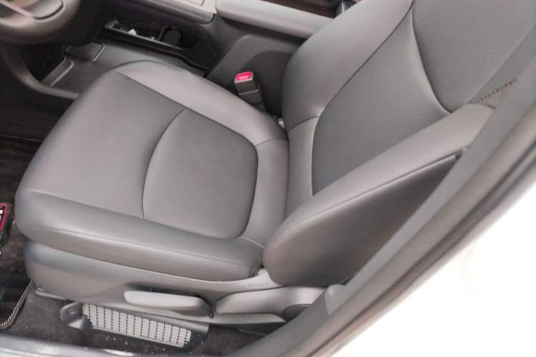 Used Toyota Granvia 2026 Model 2.5L Hybrid Comfort Edition
