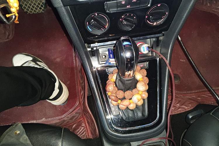 Used Volkswagen Bora 2018 1.5L Automatic Comfort Model Gear Lever