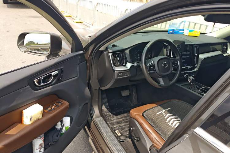 Used Volvo XC60 2019 T5 4x4 Smart Edition China VI Standard