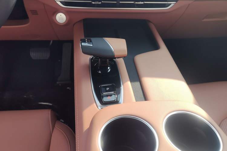 Used Changan UNI-Z New Energy 2025 Smart New Blue Whale 125km Battleship Edition