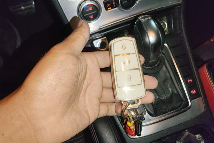 Used Volkswagen FAW-Volkswagen CC 2015 2.0 TSI Luxury Model
