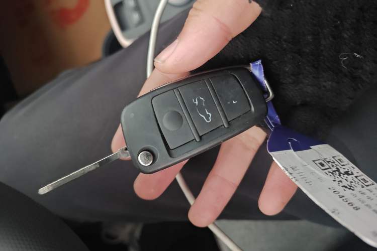 Used Chery QQ Ice Cream 2022 120km Conical Shape Lithium Iron Phosphate
