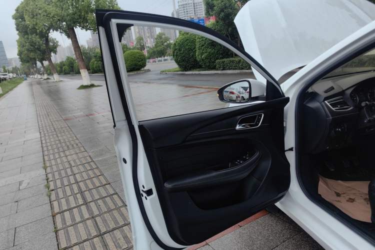 Used Roewe i5 2020 1.5L Manual 4G Connect Leehao Flagship Edition