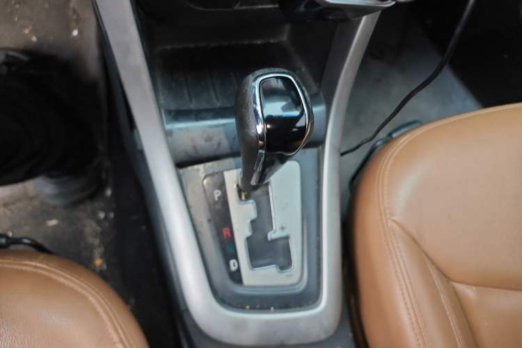 Used Baojun 610 2014 CROSS 1.5L Automatic Comfort Model Gear Lever