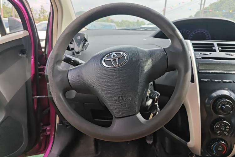 Used Toyota Yaris 2011 1.6E Automatic Charm Edition Steering Wheel