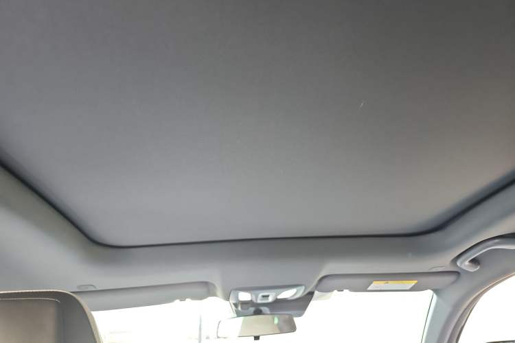 Used Changan UNI-V iDD 2024 Blue Whale Smart Electric iDD 136km Luxury Model
