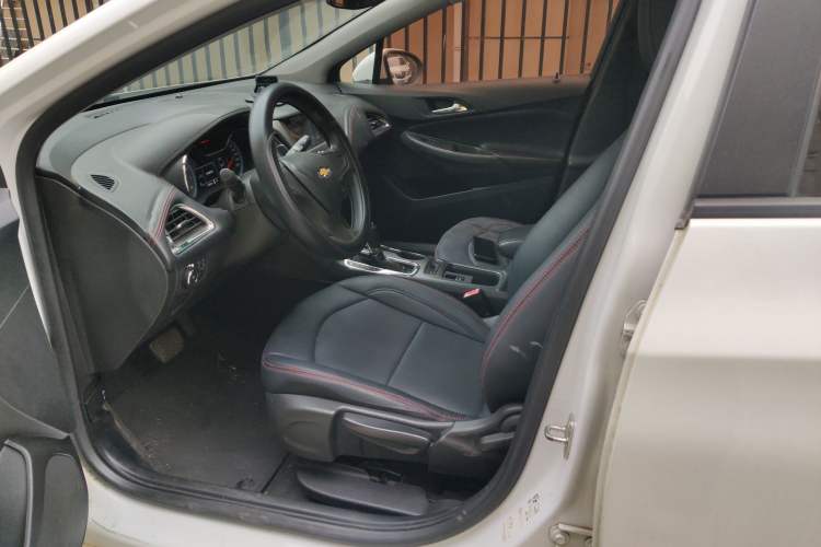 Used Chevrolet Cruze 2018 320 Automatic Pioneer Sunroof Edition Left Front Seat