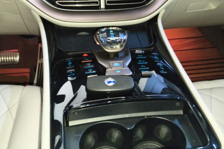 Used Denza D9 2022 DM-i 970 Four-Wheel Drive Flagship Model Gear Lever