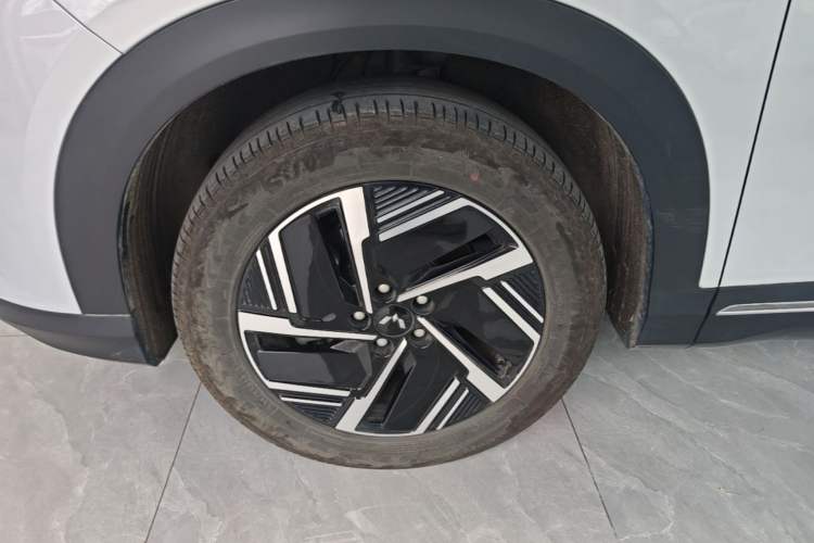 Used Wuling Xingguang S 2024 130 km Flagship Version Left Front Wheel Hub