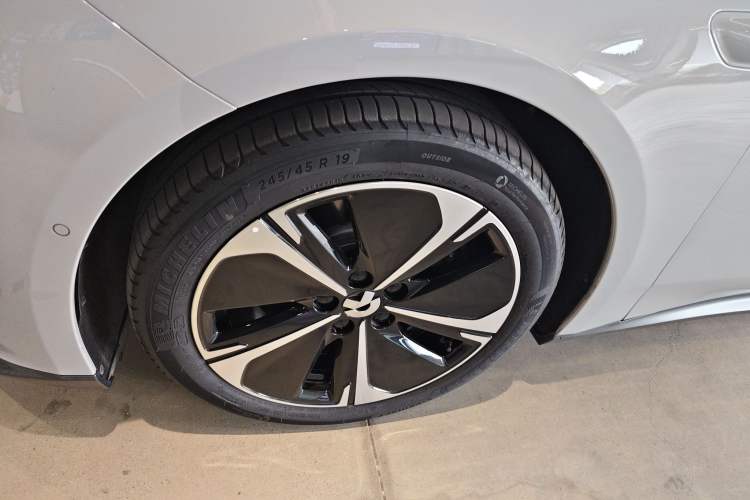 Used Nio ET5T 2024 75kWh Touring Left Front Wheel Hub