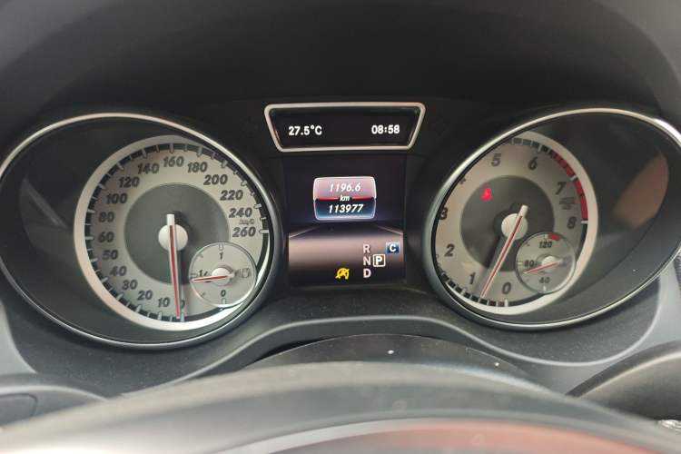 Used Mercedes-Benz GLA 2016 GLA 200 Sport Edition Odometer Close Up