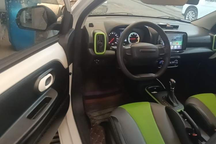Used Roewe Clever 2021 302 km New Four-Seater Super-Efficient Version
