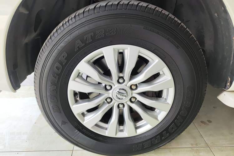 Used Nissan Patrol 2017 4.0L SE U.S.-Spec Version Left Front Wheel Hub