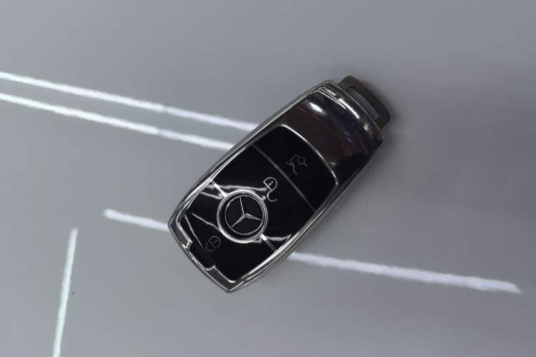 Used Mercedes-Benz GLC 2022 Second Facelift GLC 260 L 4MATIC Luxury Edition Vehicle Key