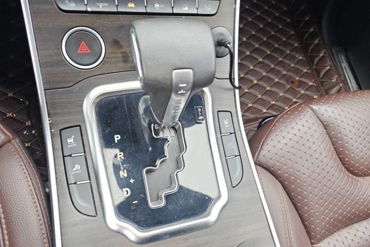 Used Land X7 2016 2.0T Panoramic Prestige Edition Gear Lever