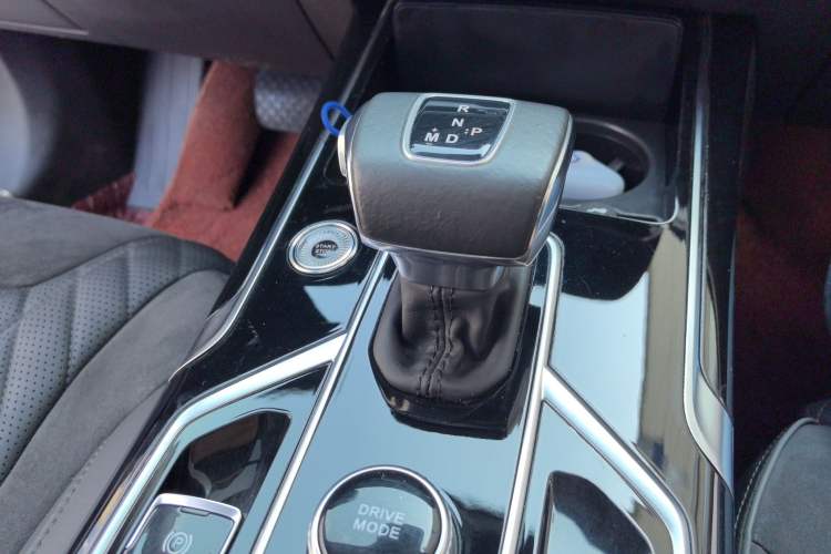 Used Hongqi HS5 2022 Facelifted Version 2.0T Smart Connect Flagship All-Wheel-Drive Edition
