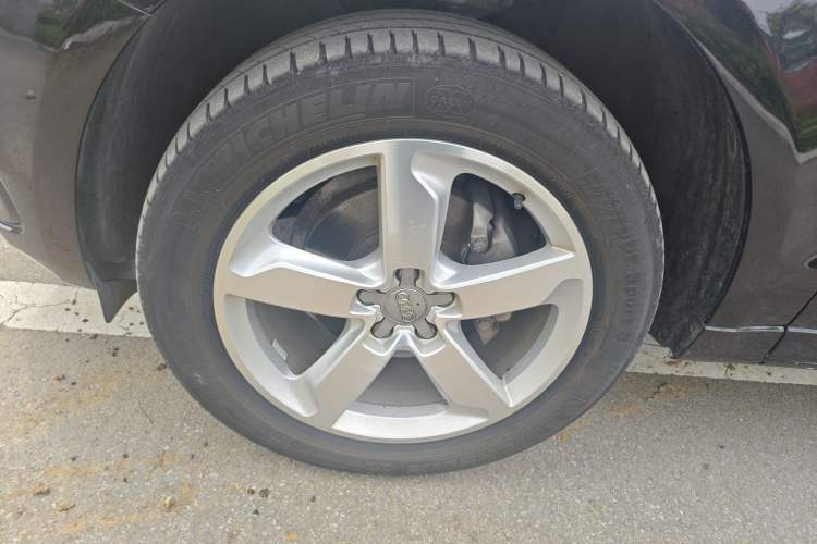 Used Audi Q5 2017 Plus 40 TFSI Ambition Model Left Front Wheel Hub