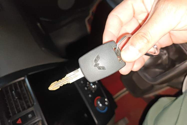 Used Wuling Rongguang S 2021 1.2L Standard Model Window-Sealed Car with Air Conditioning 2 Seats LSI Vehicle Key