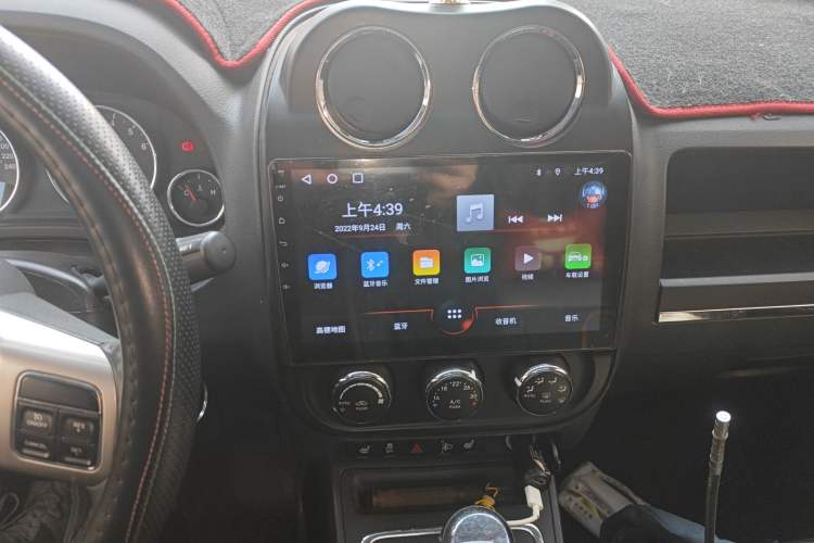 Used Jeep Compass 2012 2.0L two-wheel drive luxury version