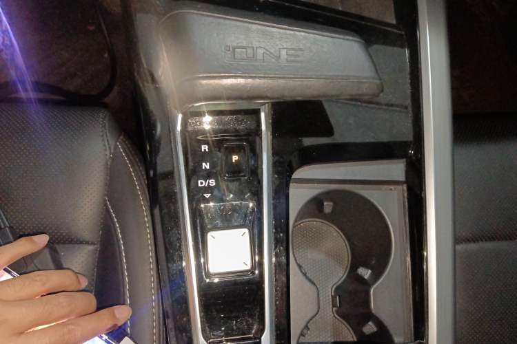 Used MG ONE 2022 β-Comfortable Living Series 1.5T Fully Satisfying Version 1078 Gear Lever