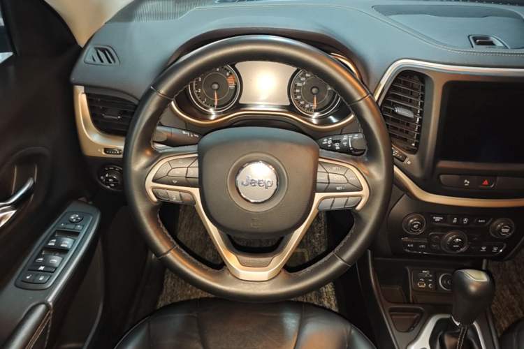 Used Jeep Cherokee 2017 2.0L Superior Edition Steering Wheel