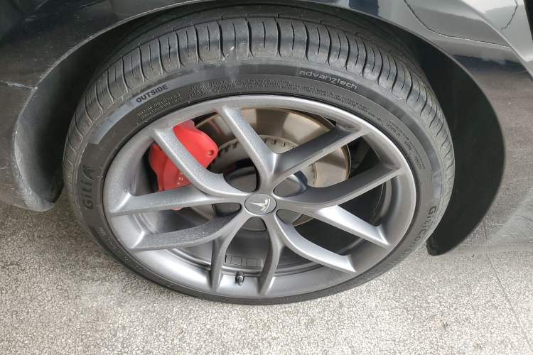 Used Tesla Model 3 2022 Performance High-Performance All-Wheel-Drive Version Right Rear Wheel Hub