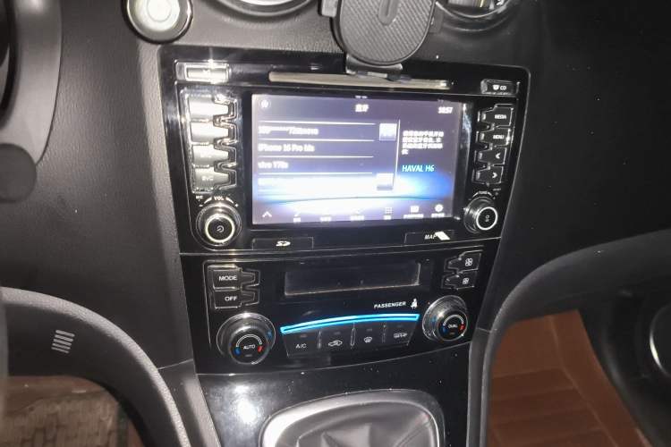 Used Haval H6 2015 Upgraded Model 1.5T Manual Two-Wheel Drive Elite Version Audio And AC Panel