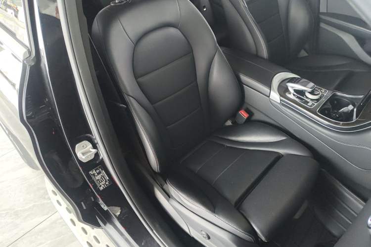 Used Mercedes-Benz GLC 2016 GLC 260 4MATIC Dynamic Edition Right Front Seat