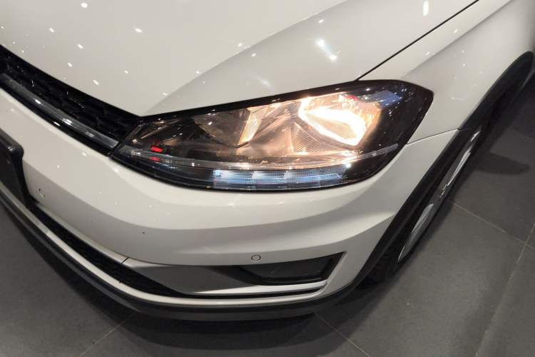 Used Volkswagen Golf 2019 1.8TSI Travel Edition
