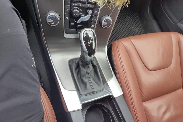 Used Volvo S60 2014 S60L T5 Intelligent Drive Edition Gear Lever