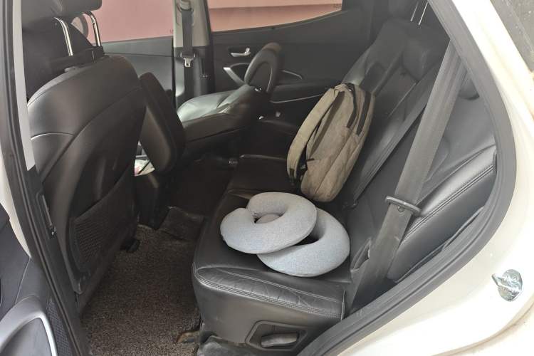 Used Hyundai Santa Fe 2015 2.0T Automatic Two-Wheel Drive Smart Version 5 Seats Left Rear Seat