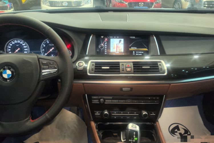 Used BMW 5 Series GT 2017 528i Leading Model Audio And AC Panel