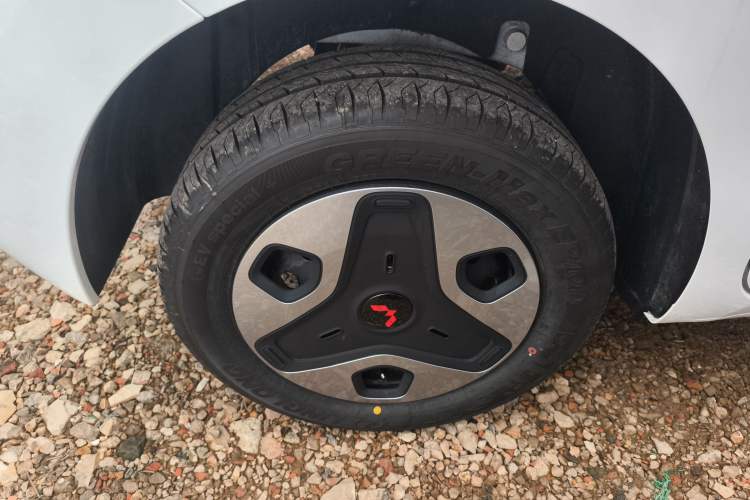 Used Wuling Zhiguang New Energy 2025 Comfort Model Right Rear Wheel Hub