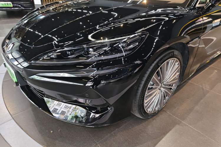 Used Denza Z9 2024 1100 km All-Wheel-Drive Ultra Version