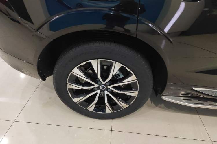 Used Volvo XC60 2023 B5 4x4 Smart Luxury Edition Right Rear Wheel Hub