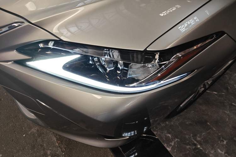 Used Lexus ES 2023 200 Excellence Edition
