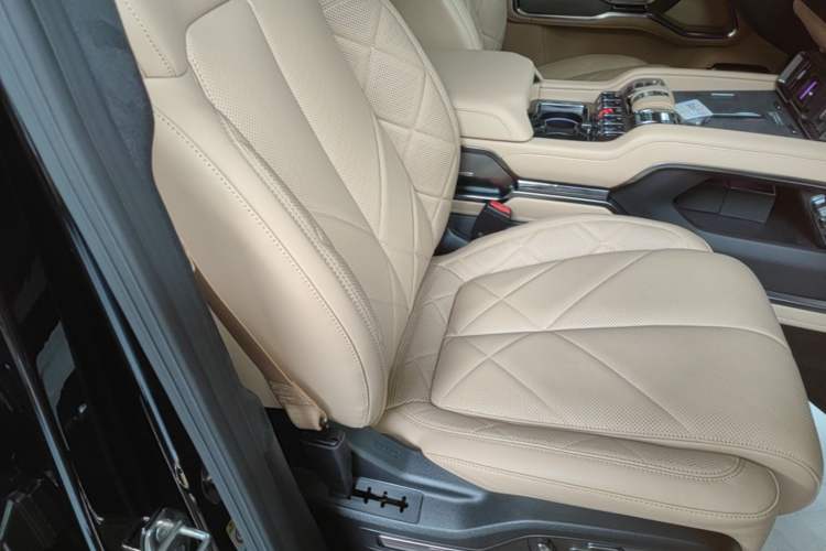 Used Formula Leopard 8 2025 Smart & Brave Flagship Edition 6 Seats
