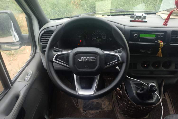 Used JMC Transit 2019 2.8T Commercial Version Short Wheelbase Mid-Roof 6-Seater China VI JX493
