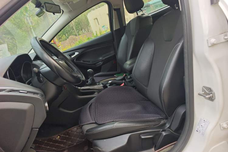 Used Ford Focus 2012 Sedan 1.6L Manual Fashion Edition Left Front Seat