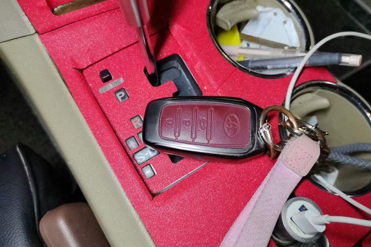 Used Toyota Highlander 2011 2.7L Two-Wheel Drive 7-Seater Luxury Edition